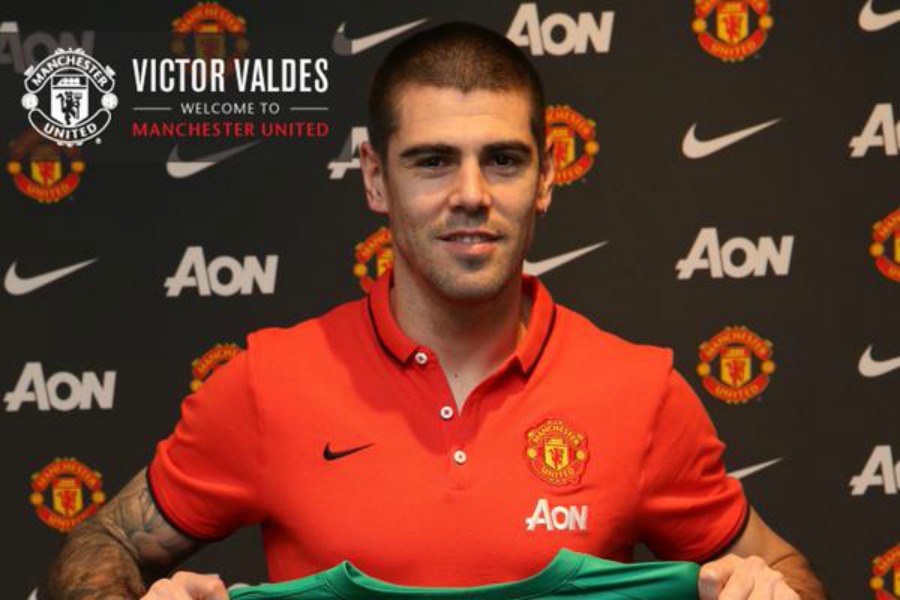 Юнайтед подписа договор с Валдес