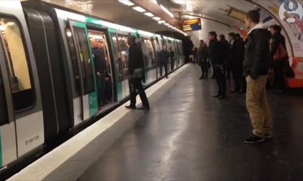 Фен на Челси: Мъжът в метрото искаше да се качи върху нас