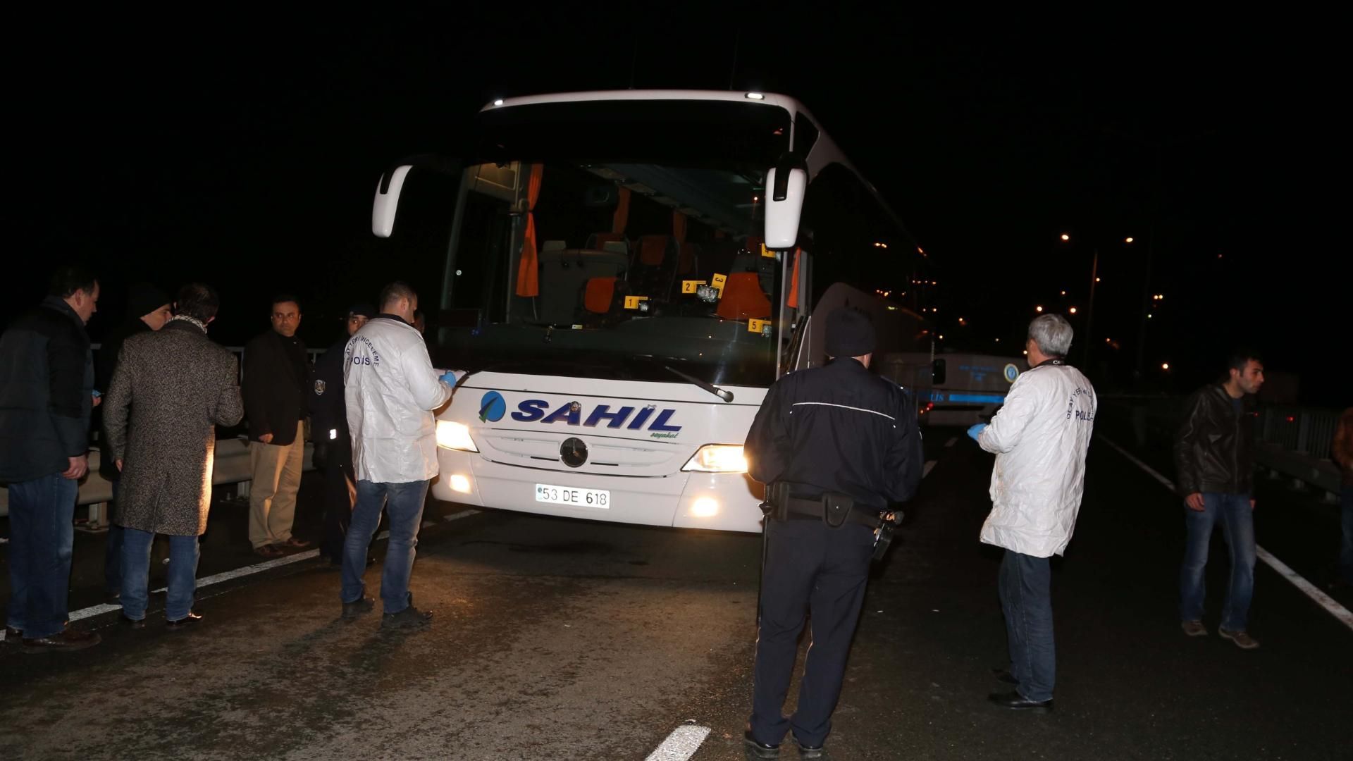 Освободиха заподозрените за стрелбата срещу автобуса на Фенербахче