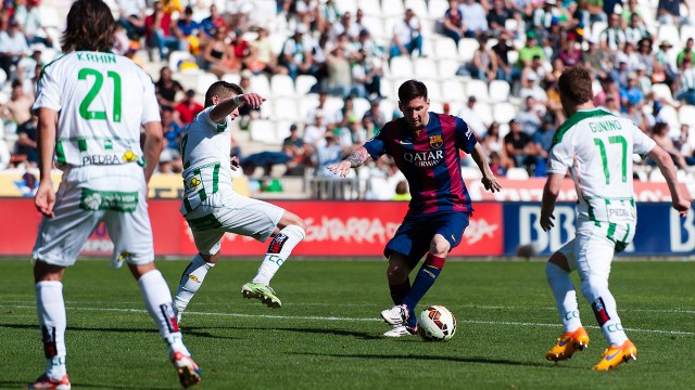 Футболната лига на Испания завежда дело срещу Федерацията