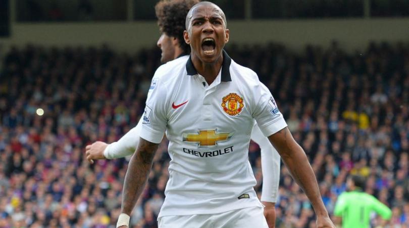 Смолинг: Ходжсън трябва да върне Йънг в националния