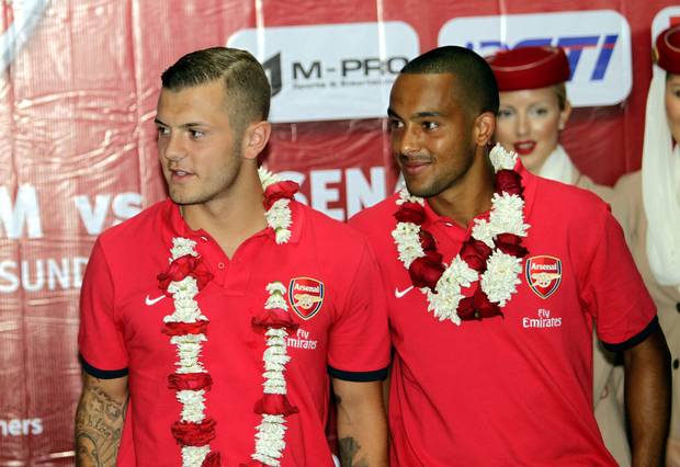 Венгер не мисли за продажба на Уолкът и Уилшър 