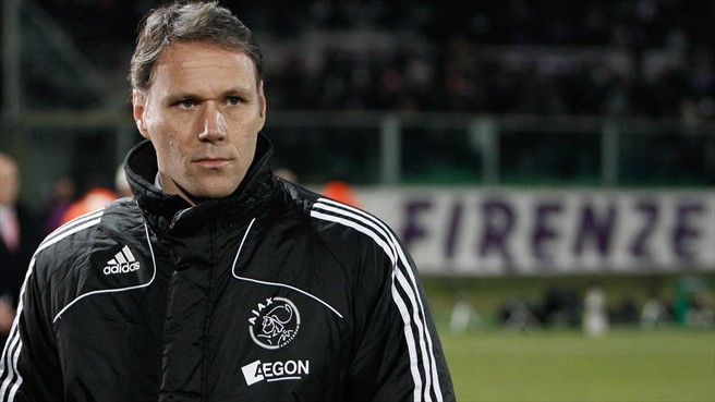 Ван Бастен: Барселона може да спечели Световно