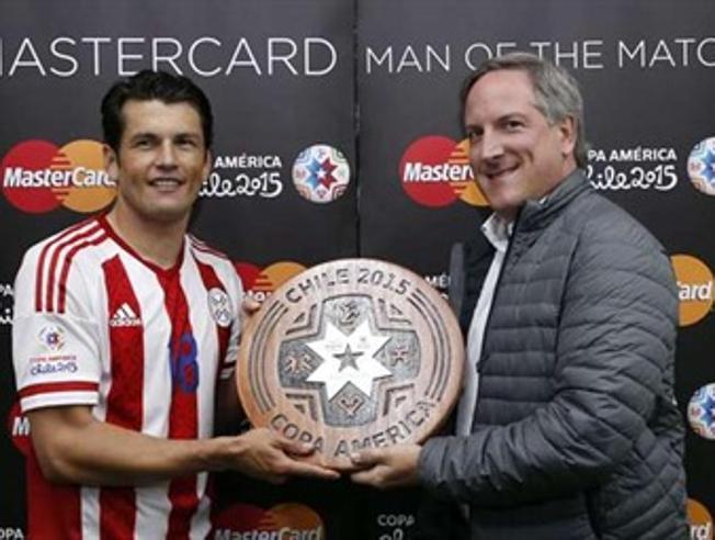 Меси отказал да получи наградата Игра на мача с Парагвай