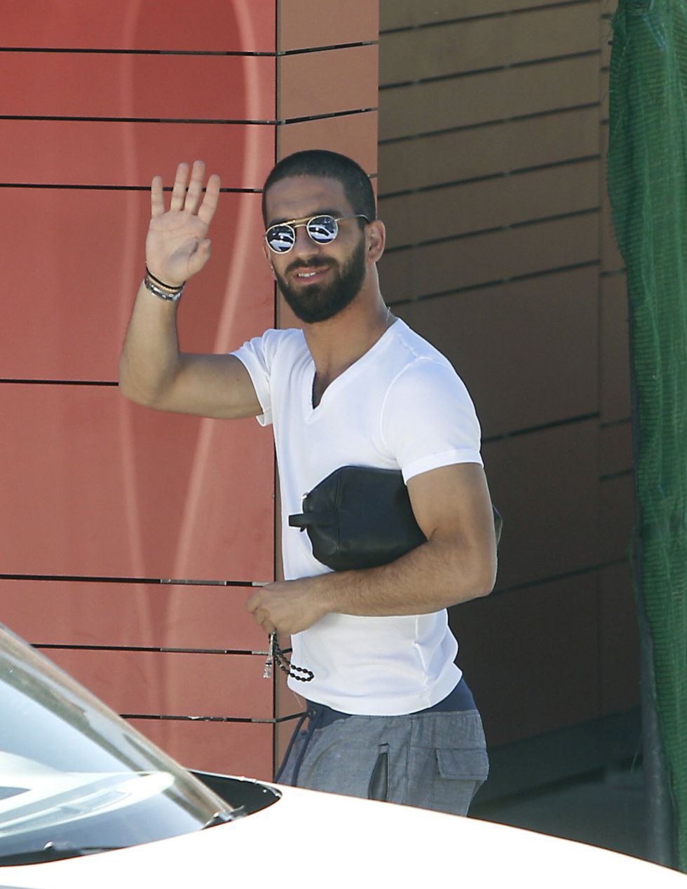 Туран се договори с Юнайтед, но чака оферта от Челси