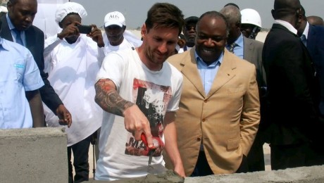 Меси участва в първата копка на стадион в Габон