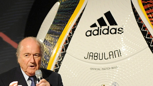 Adidas: Подкрепяме оставката на Блатер