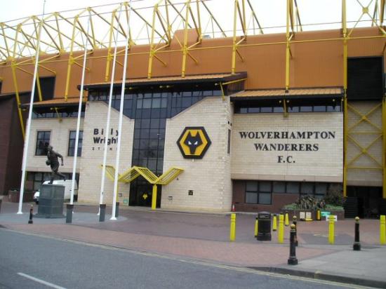 Собственикът на Уулвърхемптън обяви клуба за продан 