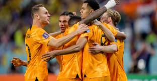 Холандия - Катар 2:0 