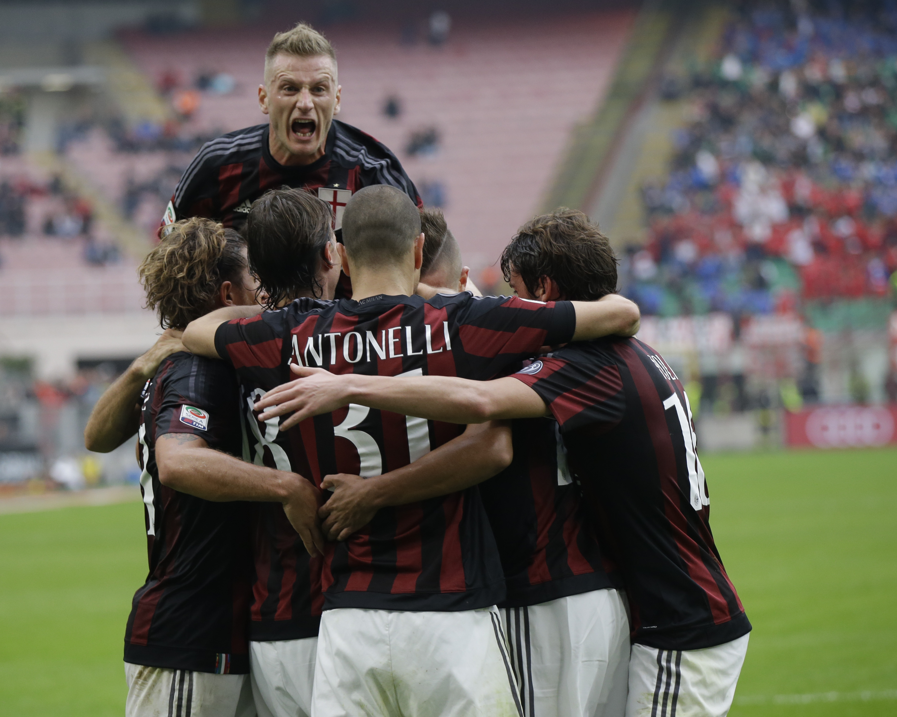 Милан - Сасуоло 2:1 