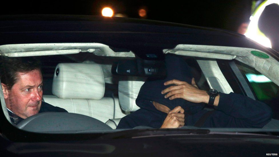 Моуриньо напуска Стамфорд Бридж, след като преди това Челси обяви за раздялата си с португалеца. 