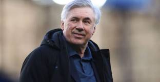 Анчелоти: Колениченето не решава проблема