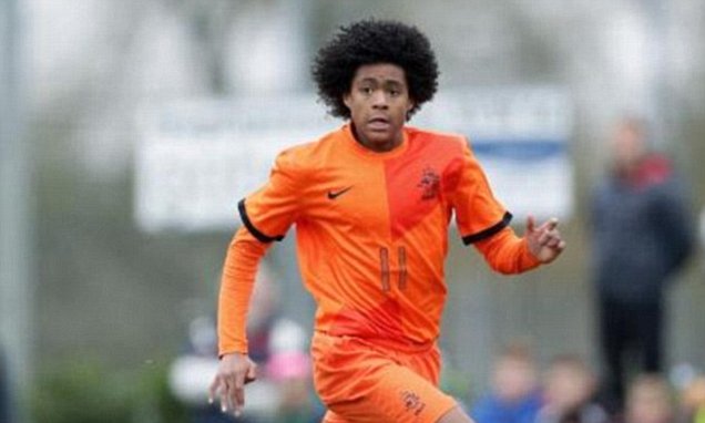 16-годишен холандски национал преминава в Юнайтед 