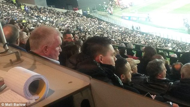 Представител на Челси посети мача Италия - Испания 