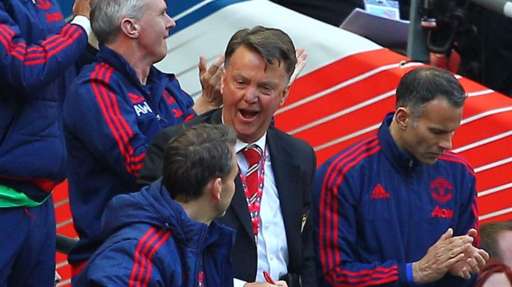 Ван Гаал: Съдията започна да влияе върху мача