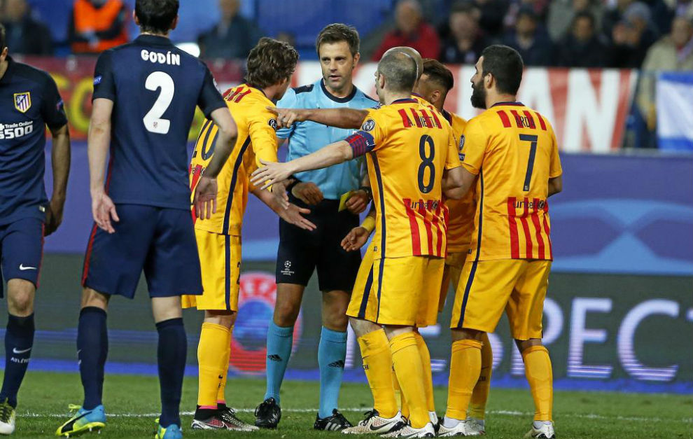 Рицоли призна грешката си в мача Атлетико - Барселона