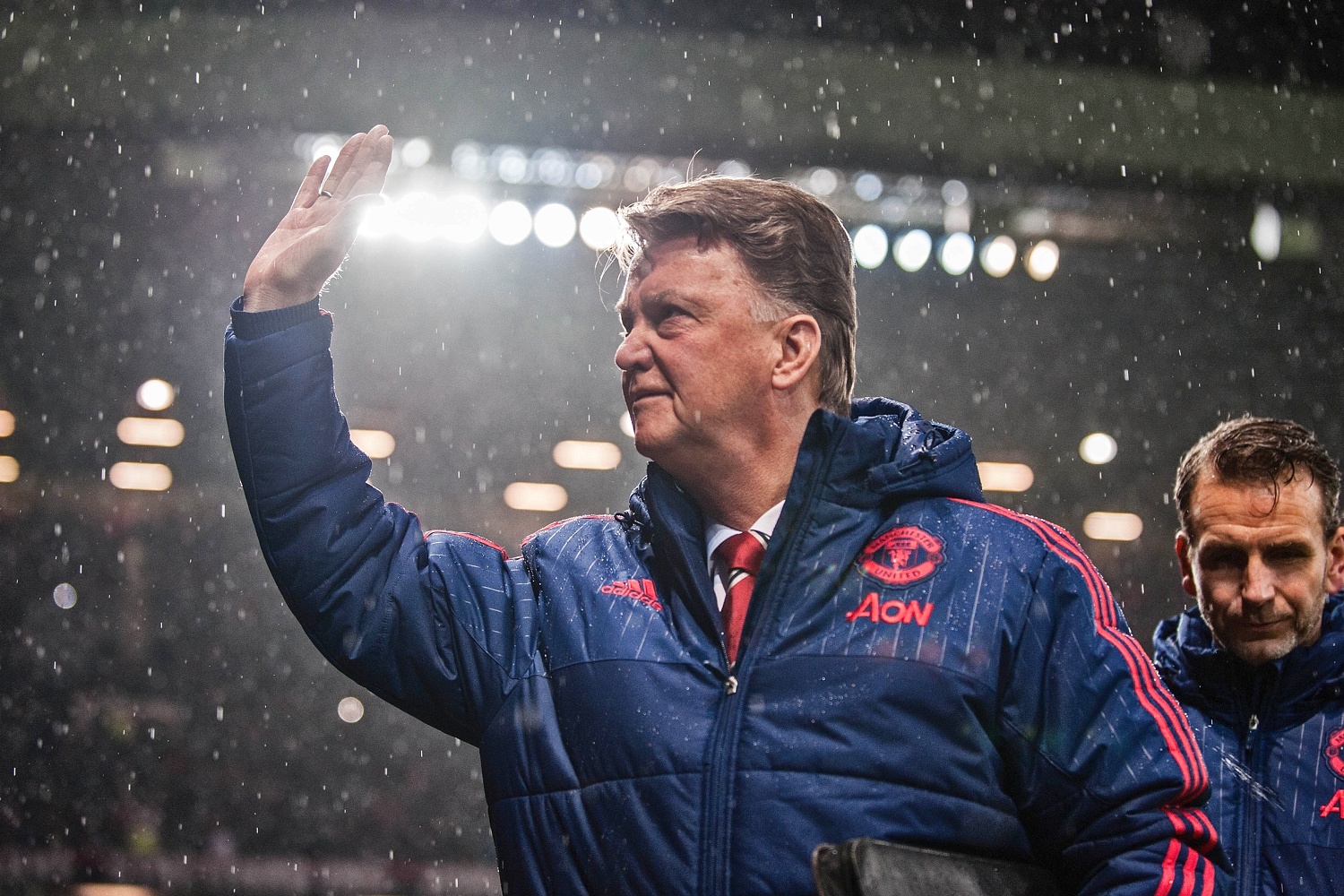 Ван Гаал с по-малка заплата, ако Юнайтед остане без ШЛ