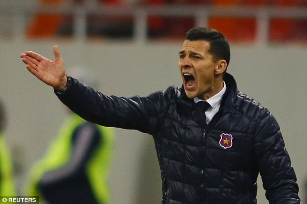 Еспаньол уволни Гълка 