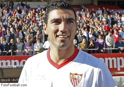 Рейес напуска Севиля 