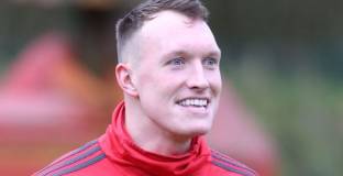 Уест Хем може да приюти Фил Джоунс 