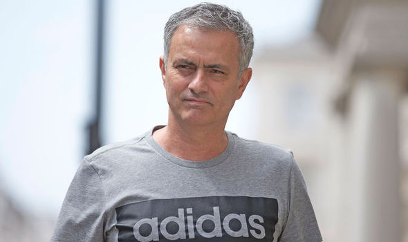 Моуриньо: Рууни е номер едно в Англия за последните 10 години