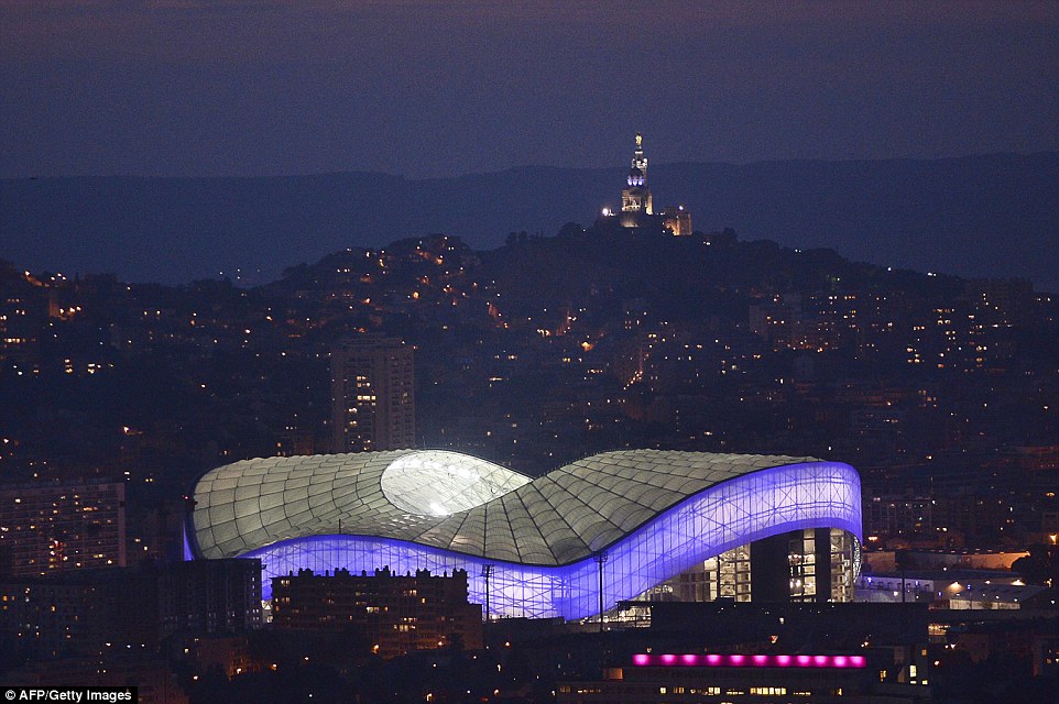 УЕФА не е доволна от стадионите във Франция
