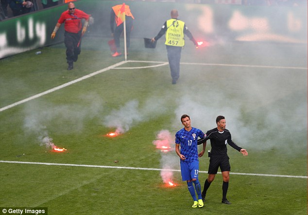 Футболният съюз на Хърватия предупредил УЕФА за хулиганите