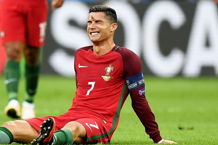 Роналдо може да пропусне пет месеца 