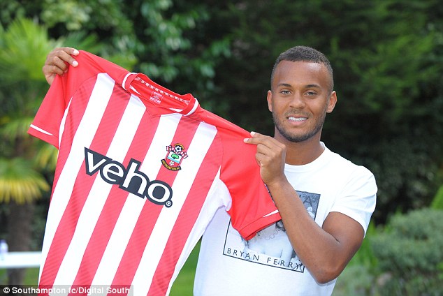 Бертранд удължи договора си със Саутхемптън 