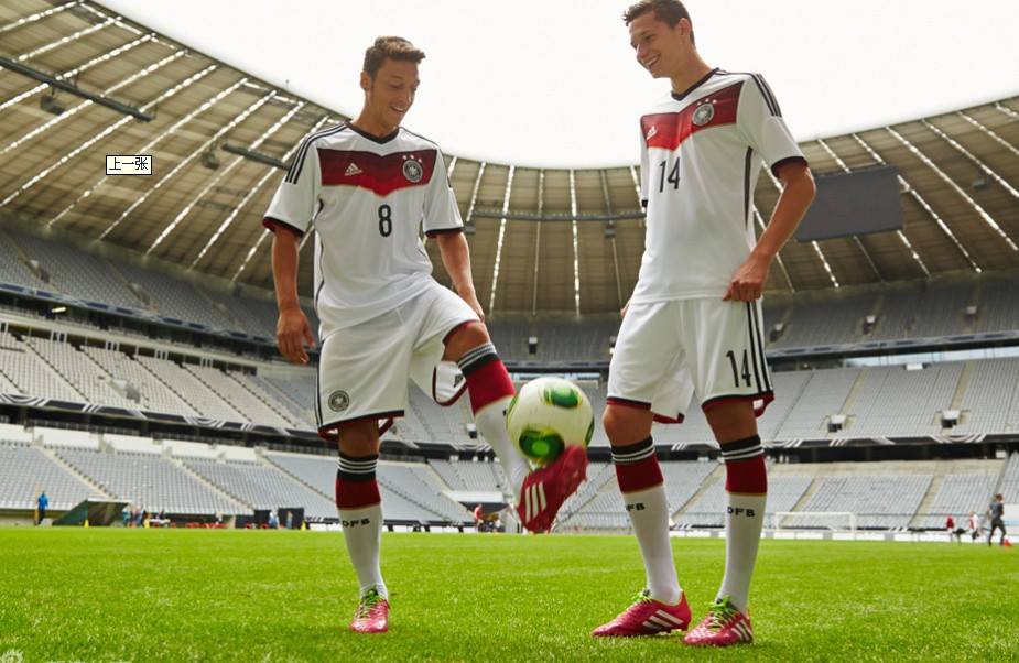 Йозил и Дракслер взеха участие в представянето на новия екип на Германия