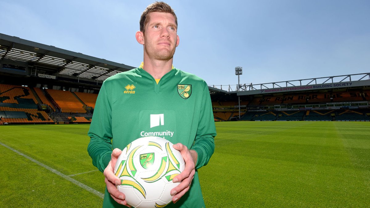 Норич подписа с вратаря на Северна Ирландия 