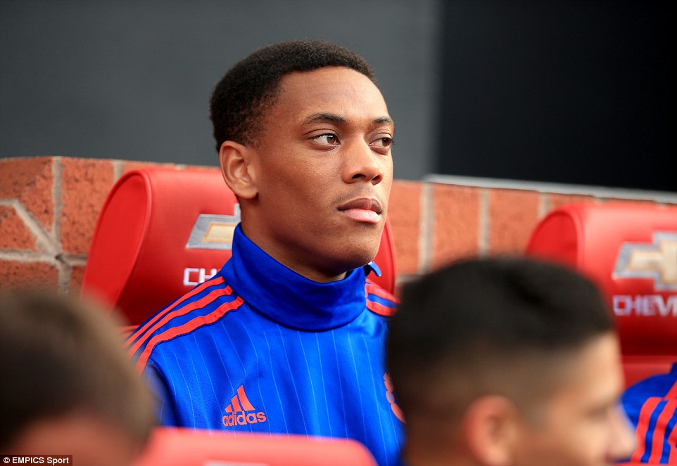 Марсиал се отписа от акаунтите на Юнайтед в социалните мрежи 