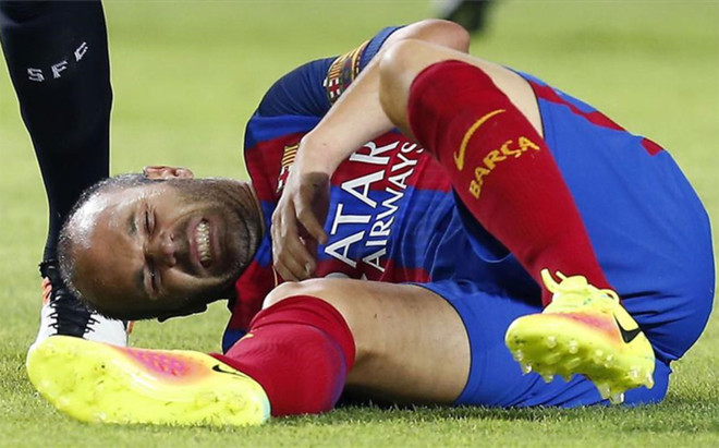 Иниеста аут за три седмици 