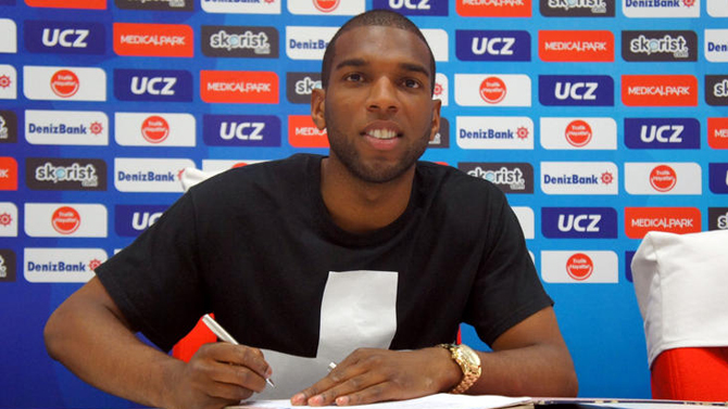 Бабел стана играч на Депортиво