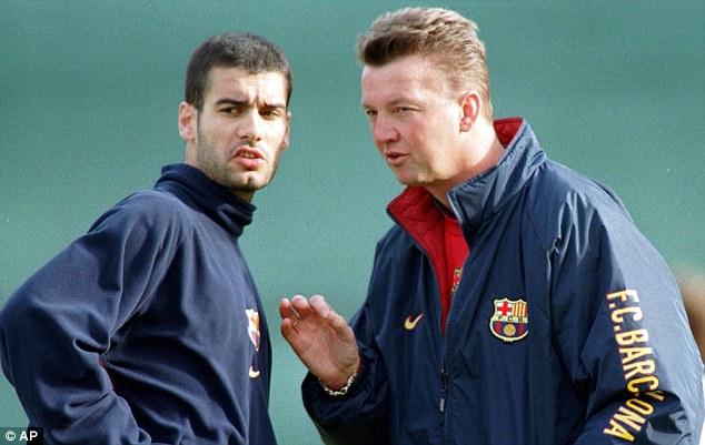 Кристанвал: Ван Гаал плачеше при уволнението си от Барса