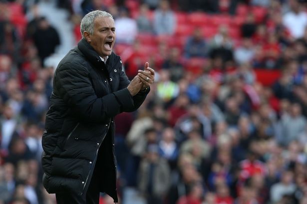 ФА подгонва Моуриньо 