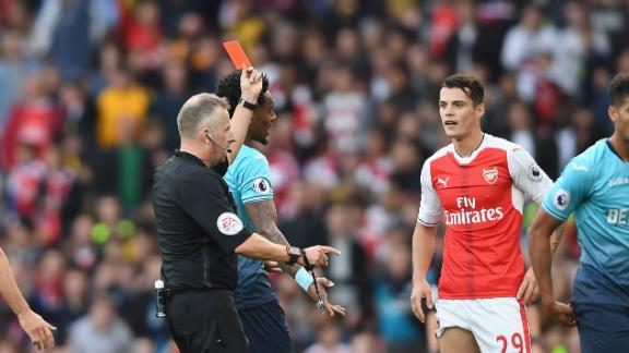 Арсенал няма да обжалва картона на Джака 