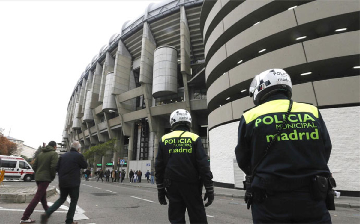 Испанската полиция арестува трима полски фена