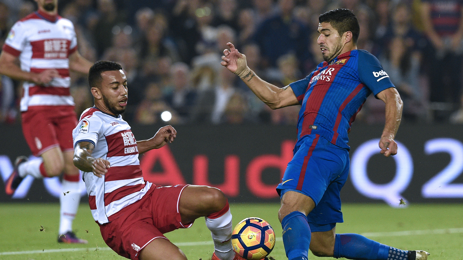 Бартомеу: Суарес в Юнайтед? Луис е щастлив в Барса 