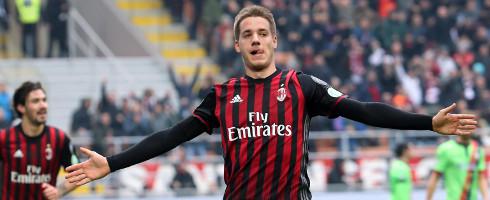 Милан - Кротоне 2:1 