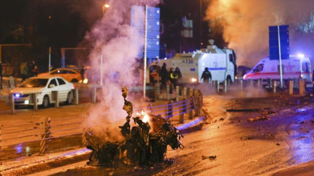 38 са загиналите при атентата до стадиона на Бешикташ 