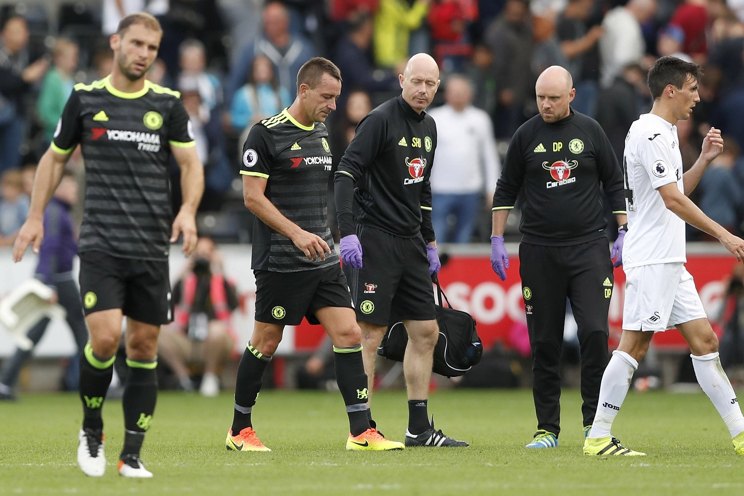 Челси няма да подновява договора си с Тери 