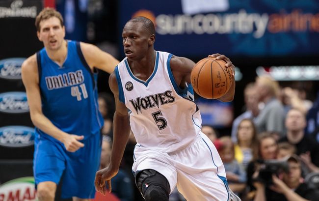 Две победи за гостите и домакински успех в НБА