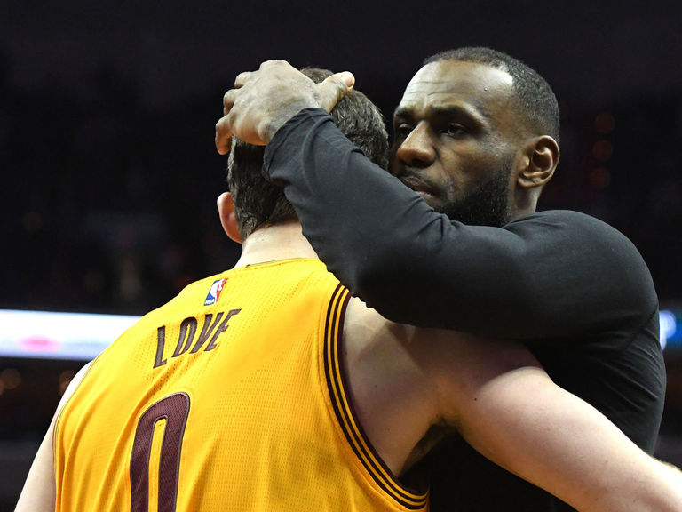 ЛеБрон опроверга, че е искал трансфер на Кармело Антъни