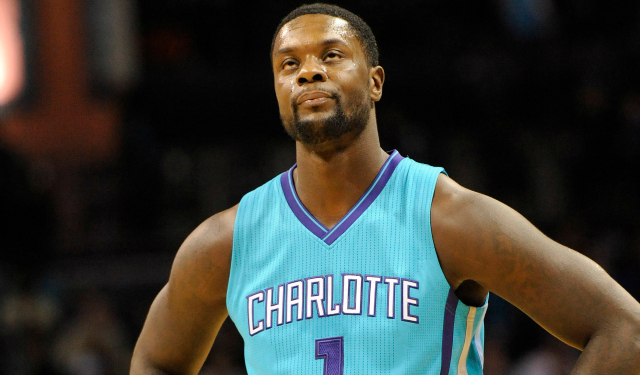 Минесота подписва десетдневен договор със Стивънсън 