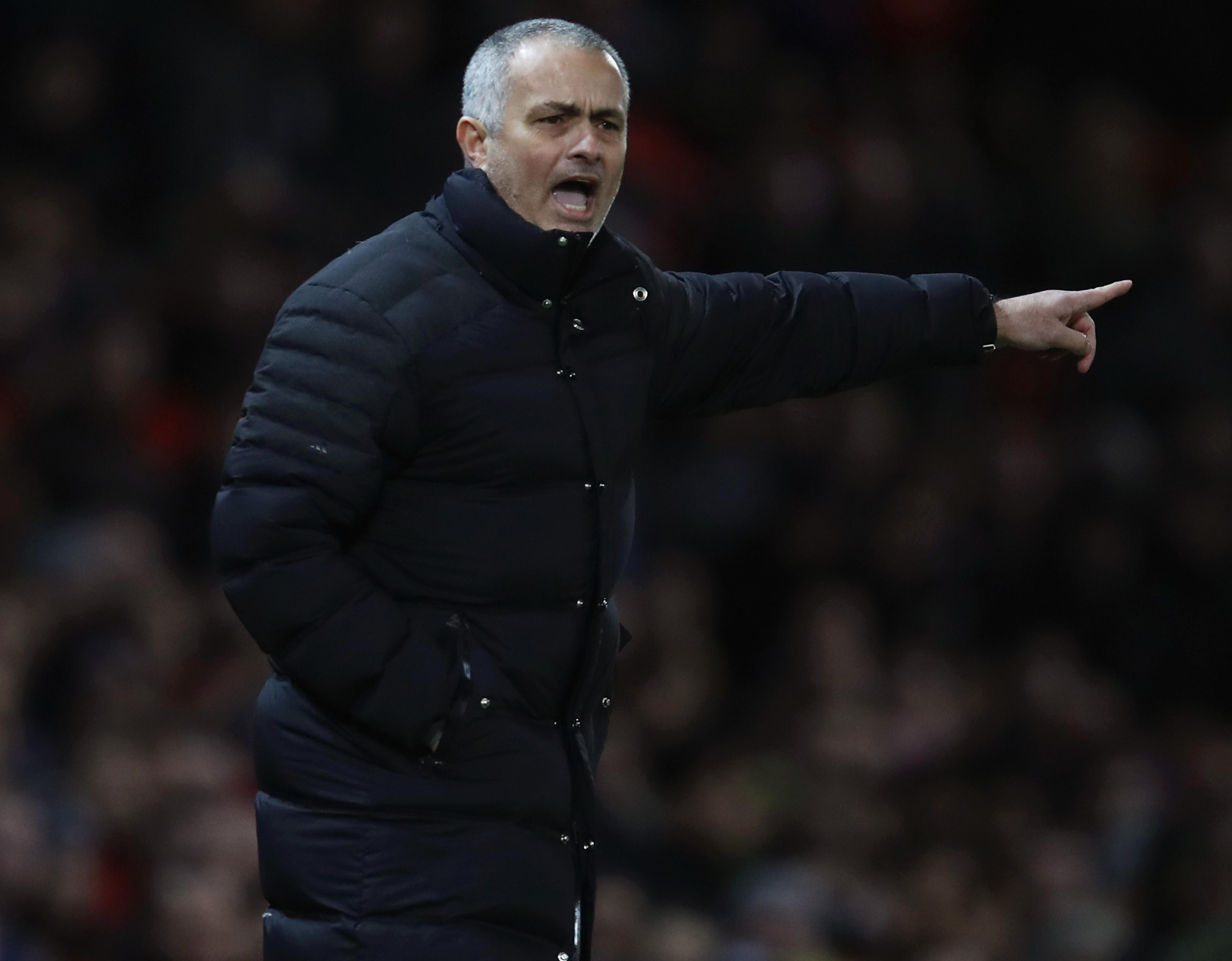 Юнайтед ще обсъди новия договор на Моуриньо 