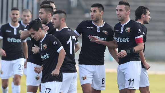 Локомотив Пловдив - Нефтохимик 0:0 