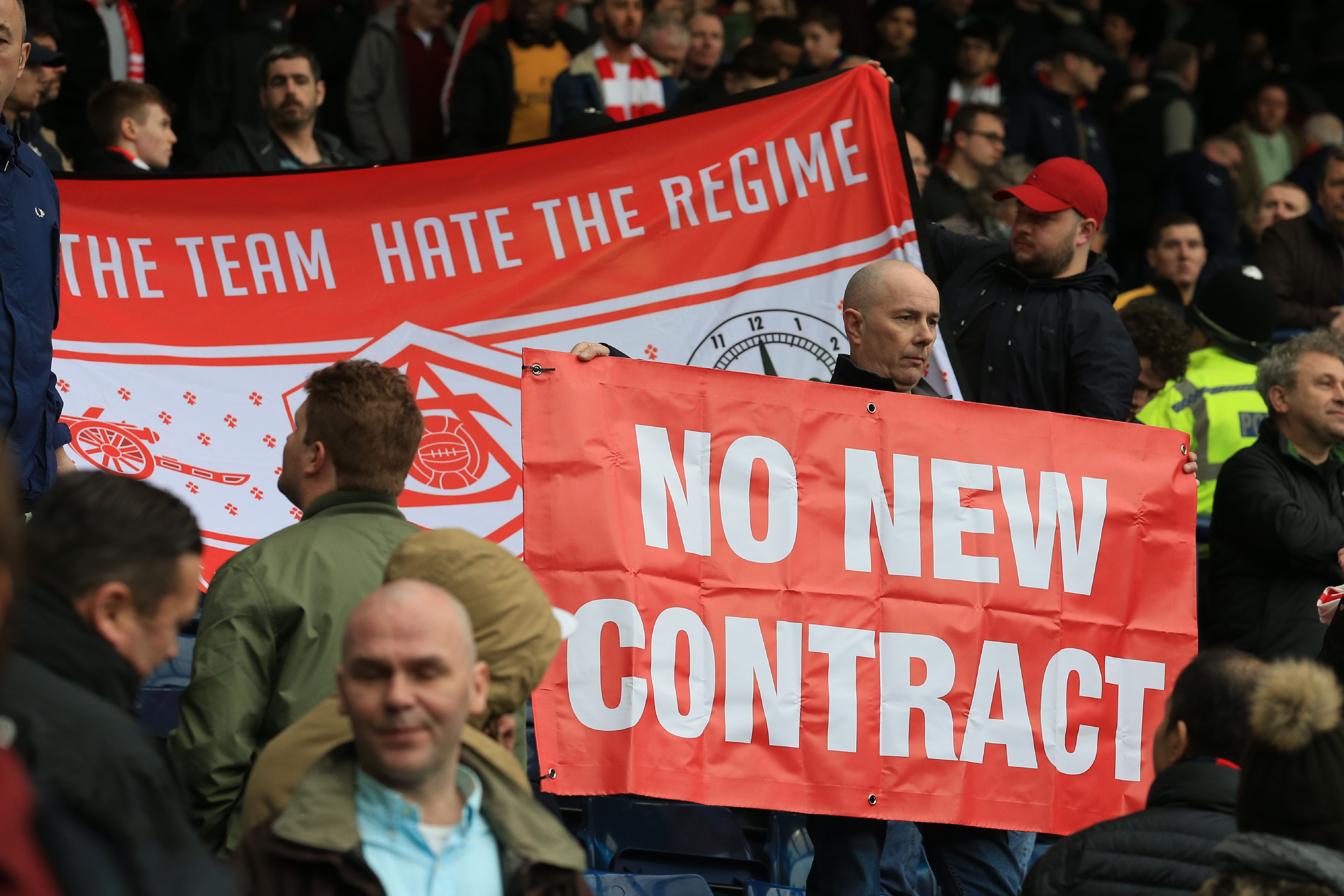 Феновете на Арсенал бойкотираха 13 минути от мача с Уест Хем