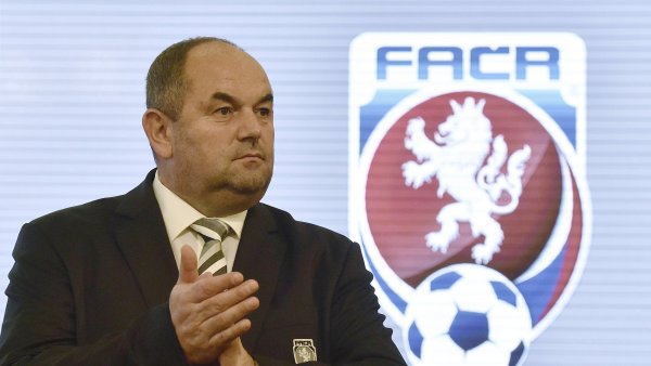Арестуваха шефа на чешкия футбол 