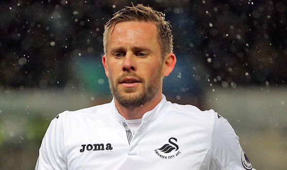 Суонзи попари Евертън за Сигурдсон 